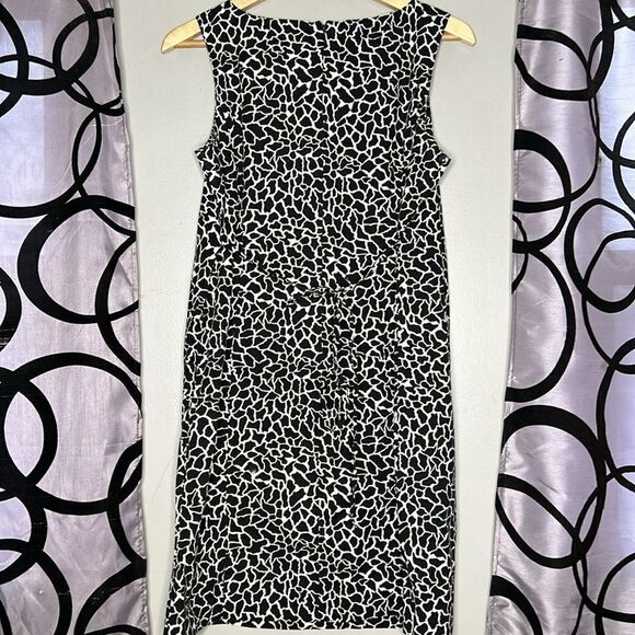 Motherhood black and white print sleeveless shift dress - Picture 8 of 10